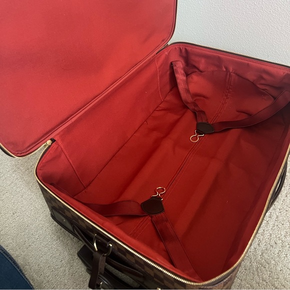 Louis Vuitton Pegase 55 in Damier Ebene - Picture 9 of 15